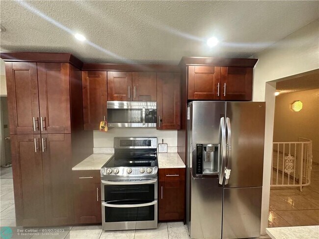 Foto del edificio - 6535 SW 8th Pl