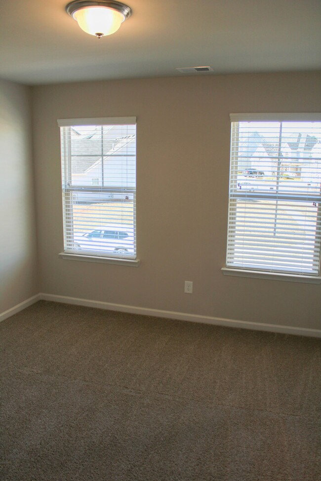 Building Photo - 165 Parkview Pl Dr