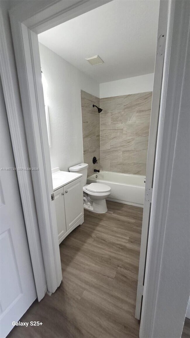 Foto del edificio - 840 SW 6th Pl