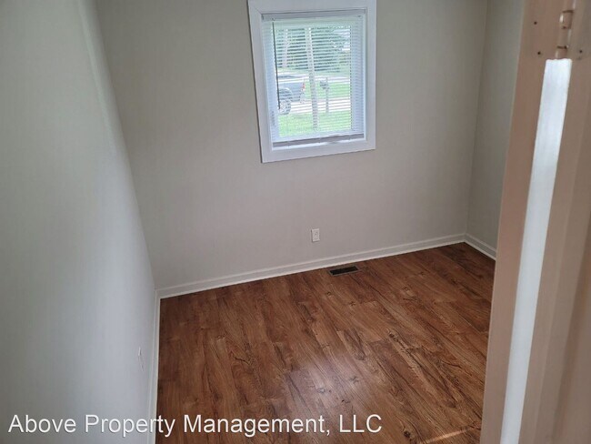 Building Photo - 3 br, 1 bath House - 695 Saxon Avenue