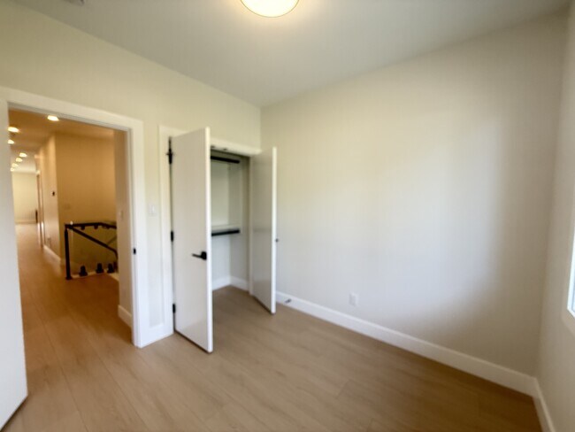 Building Photo - 8 Leam Rd