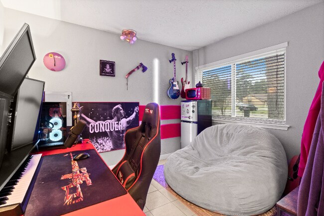 Foto del edificio - 25818 Leafywood Dr