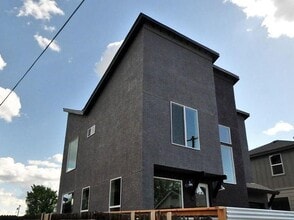 Building Photo - 711 Roberts St