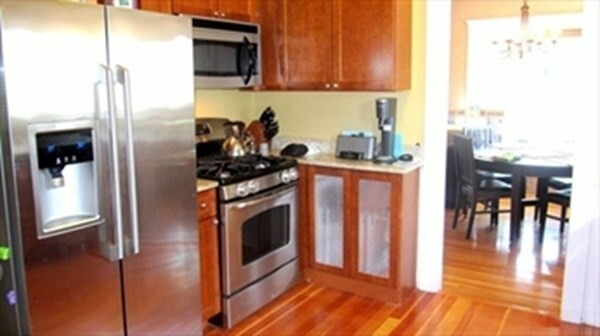 Foto del edificio - 74 Bradfield Ave
