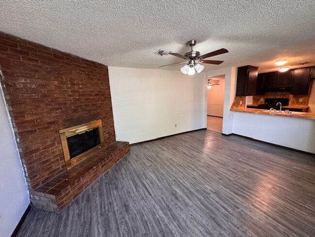 Building Photo - 2 bed 2 bed garage conversion with flex space, close to I-44 and I-240 ready for move in! Pets co...