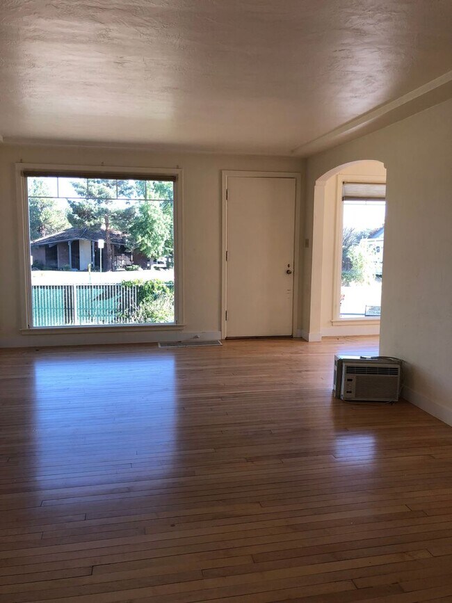 Foto del edificio - Old SW Reno Remodeled Duplex