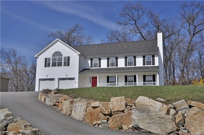 Primary Photo - 33 Rock Ridge Rd