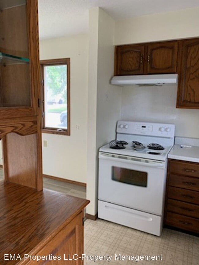 Building Photo - 2 br, 1 bath House - 723 West 4th Street
