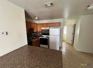 Building Photo - 1010 Lansberry Ct