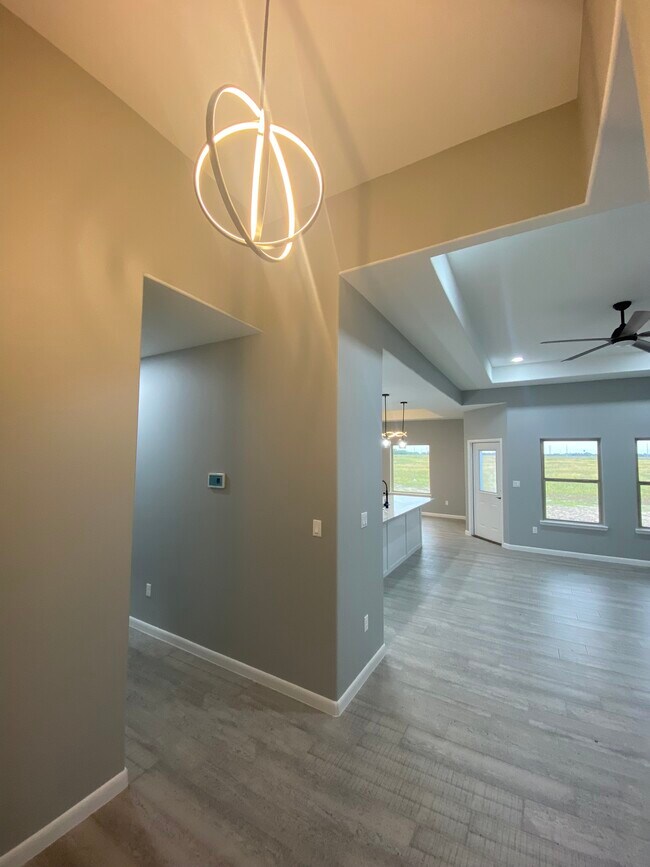 Foto del edificio - 8802 Swan Lake St