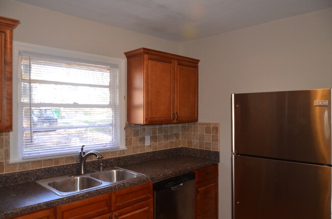 Foto del edificio - 3411 Lark Ln