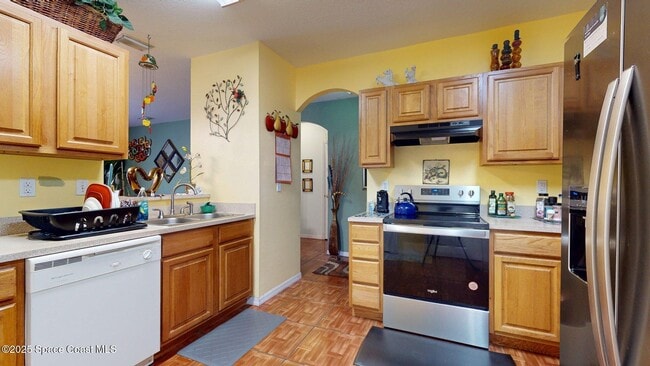 Building Photo - 824 Temple St