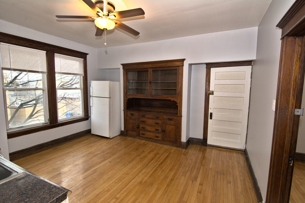 Primary Photo - 3449 W Byron St