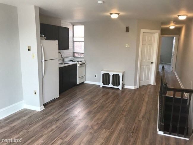 Building Photo - 1 br, 1 bath Apartment - 2055 Snyder Avenue