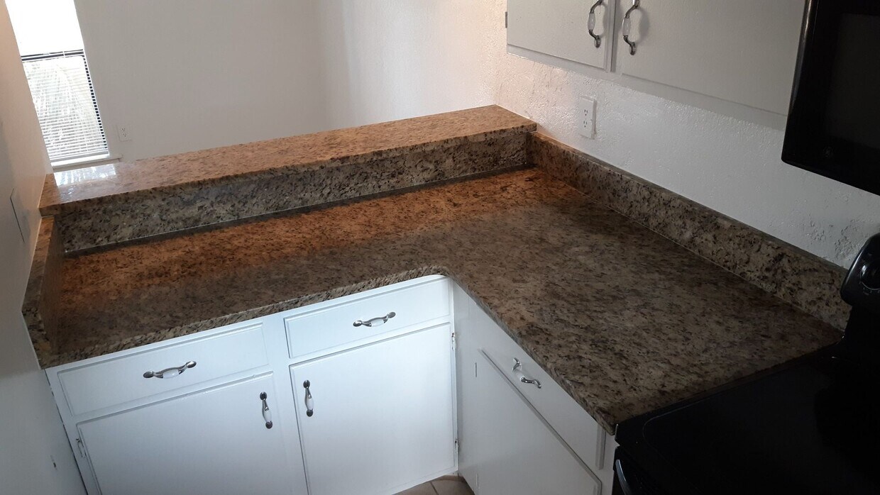 Building Photo - Townhouse in Winter Park 2/2