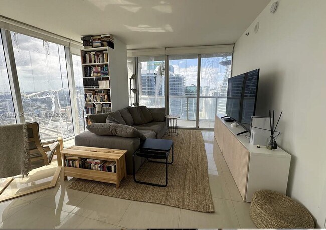 Foto del edificio - 475 Brickell Ave