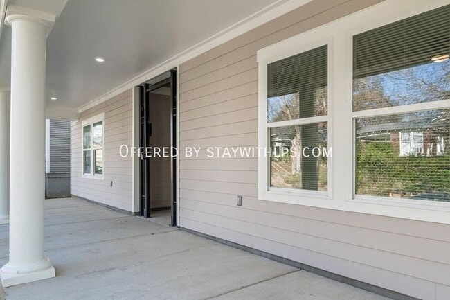 Building Photo - 1571 Court Ave