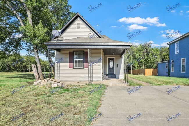 Building Photo - Updated Price! Charming 3/1 Duplex in Sher...