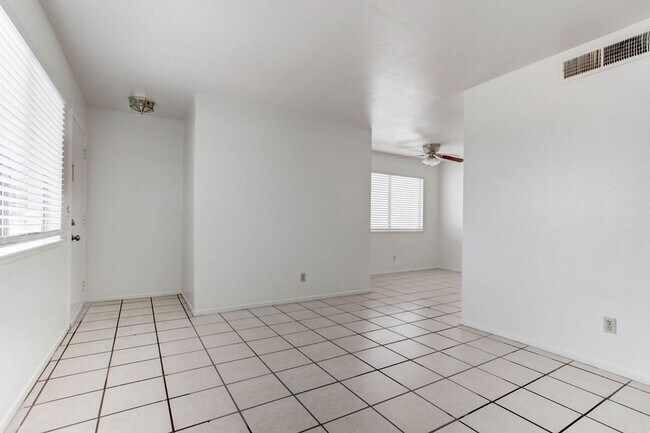 Foto del edificio - 4269 Stewart Ave