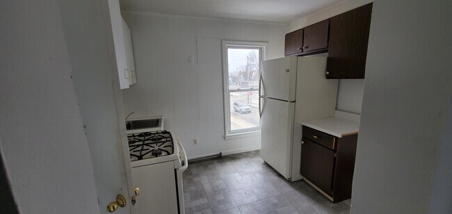 Building Photo - 426-430 Vine Ave NE