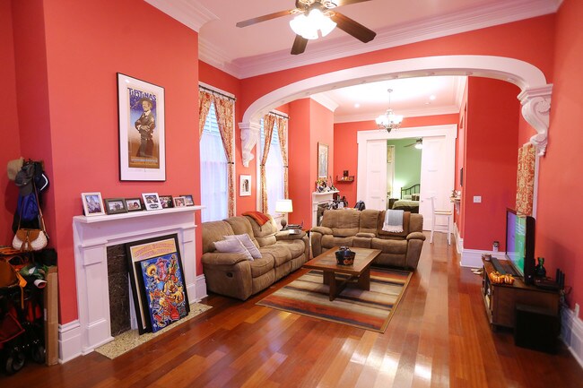 Living room - 920 Jackson Ave