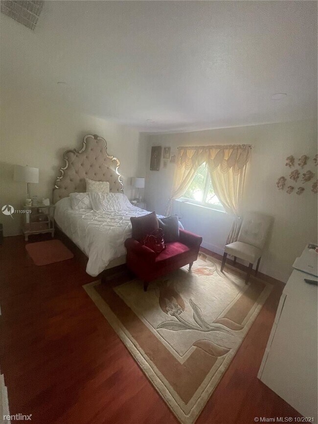 Building Photo - 3 br, 2.5 bath Townhome - 2220 NW 171st Te...