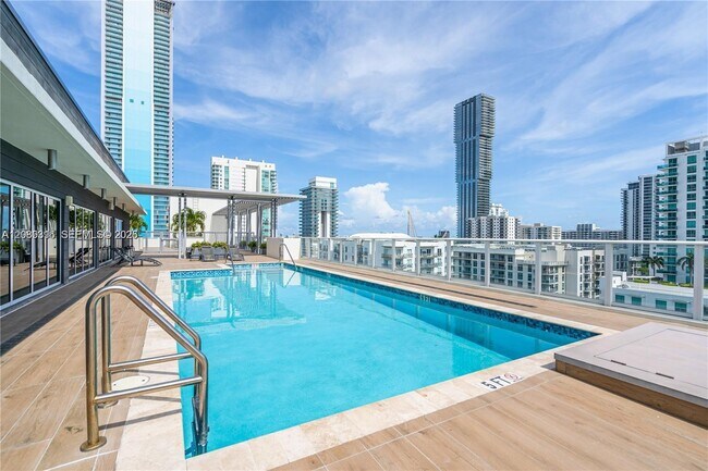 Foto del edificio - 321 NE 26th St
