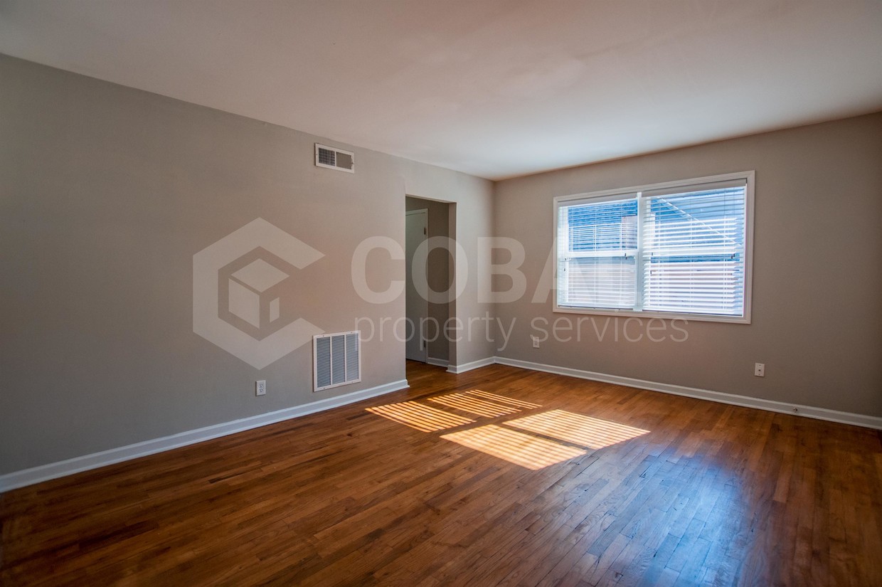 Foto principal - 900 Greenwood Ave NE