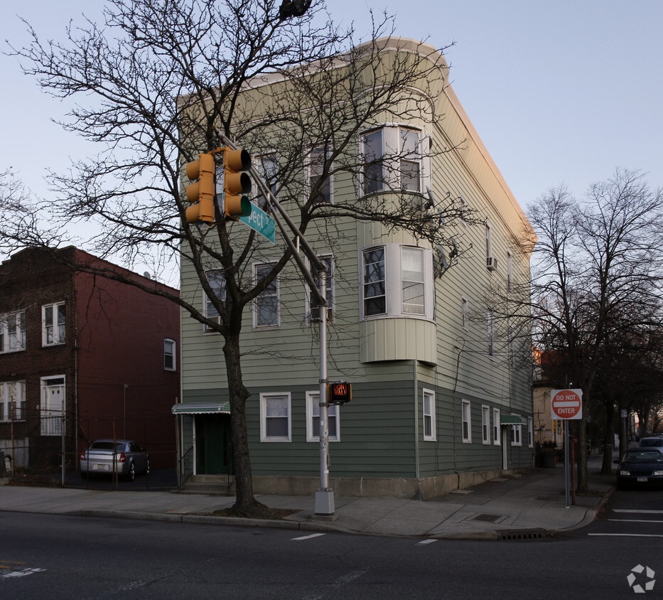 Primary Photo - 154 Central Ave