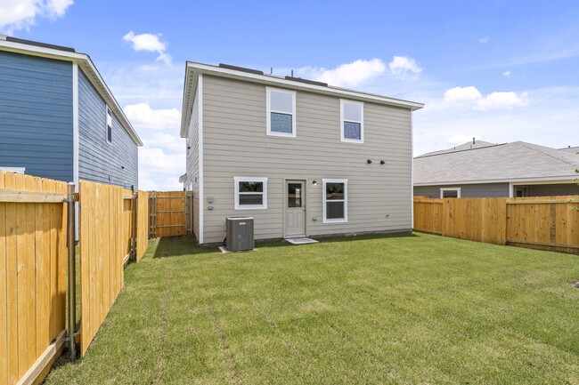 Building Photo - 1609 Duke Dr