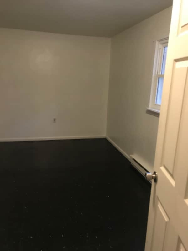 Building Photo - 129 Hilltop Cir
