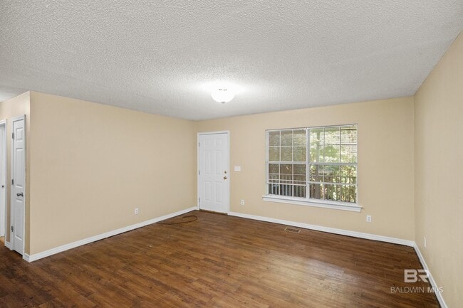 Building Photo - 8564 Garden Cir