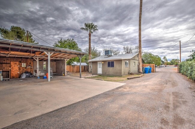 Building Photo - Vintage Ranch Home