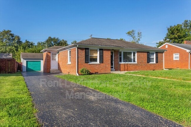 Building Photo - 768 Della Dr