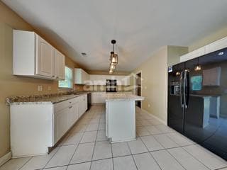 Building Photo - 218 Sparkleberry Ln