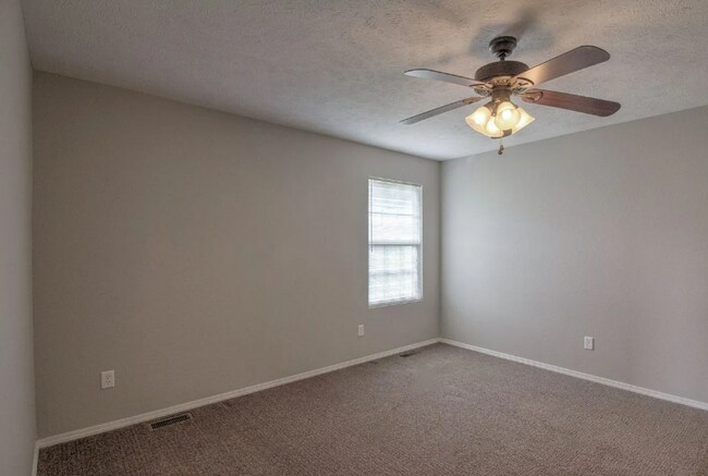 Foto del edificio - Beautiful 3 bedroom home with a fenced in ...