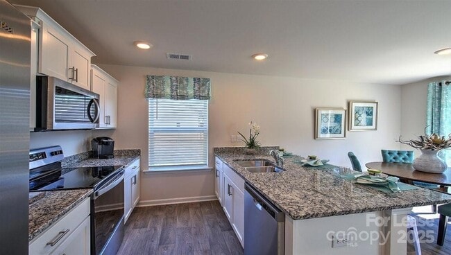 Foto del edificio - 145 Monroe Creek Blvd