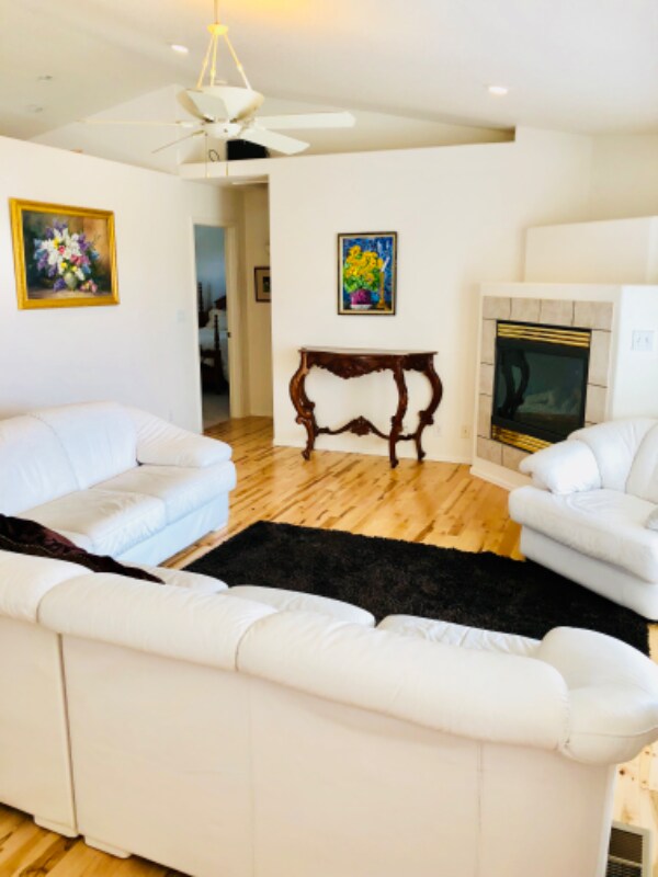 Building Photo - 1638 W Alvarado Dr