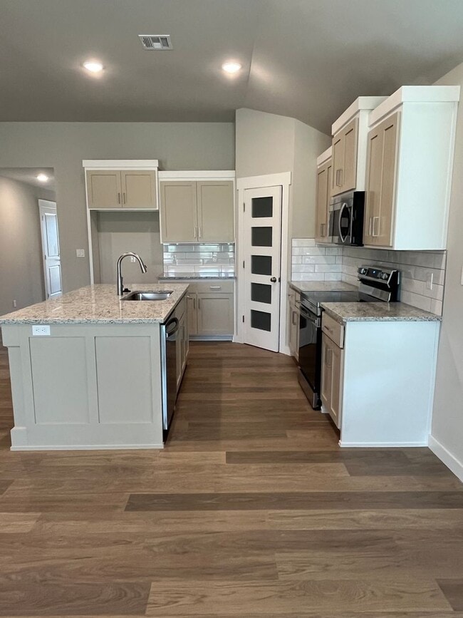 Building Photo - BRAND NEW DUPLEX!