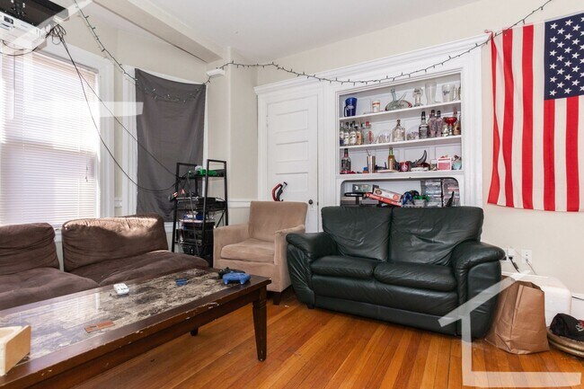 Building Photo - HOT BRIGHTON LISTING!!!!