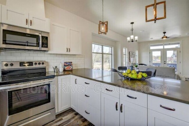 Building Photo - 469 E Trackstand Ln