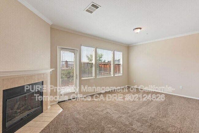 Foto del edificio - 15329 Oak Tree Dr