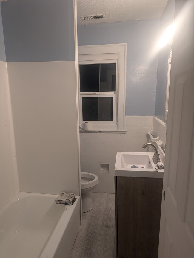 Building Photo - 15829 Evanston St