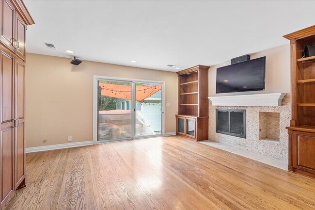 Building Photo - 1410 W Clark Ave