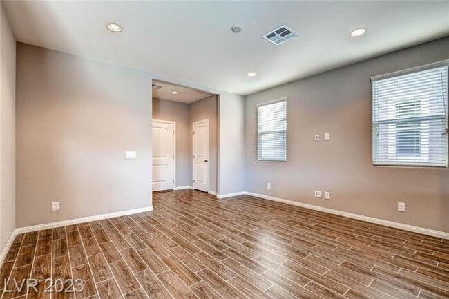 Building Photo - Beautiful 3 Bedroom Home For Rent