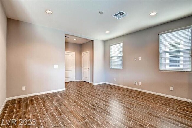 Foto del edificio - Beautiful 3 Bedroom Home For Rent