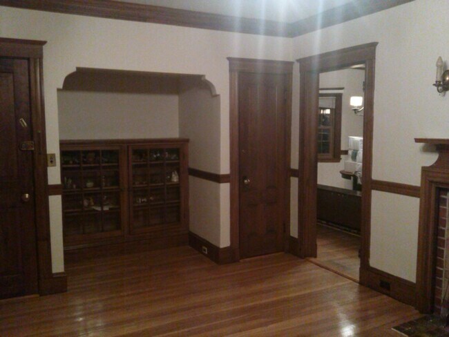 Livingroom - 34 Moraine St