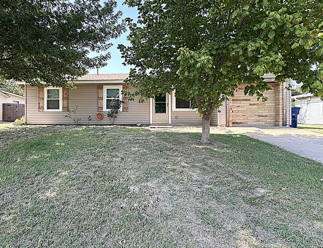 Building Photo - 120 South Dr
