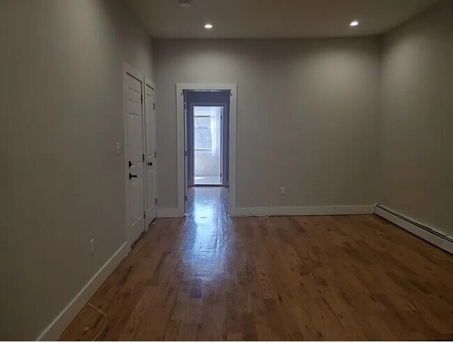 Foto del edificio - 16 Lewis Ave