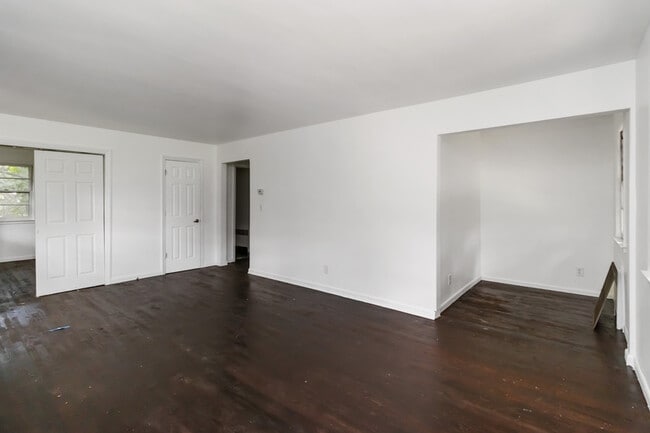 Building Photo - 167 S Munn Ave